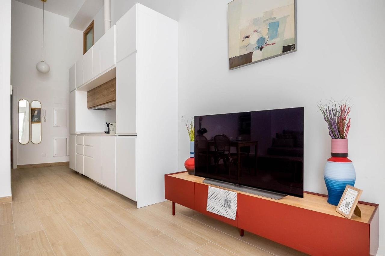 Pop Art Historia De Conde Negro Con Patio Privado Apartment Севиля Екстериор снимка