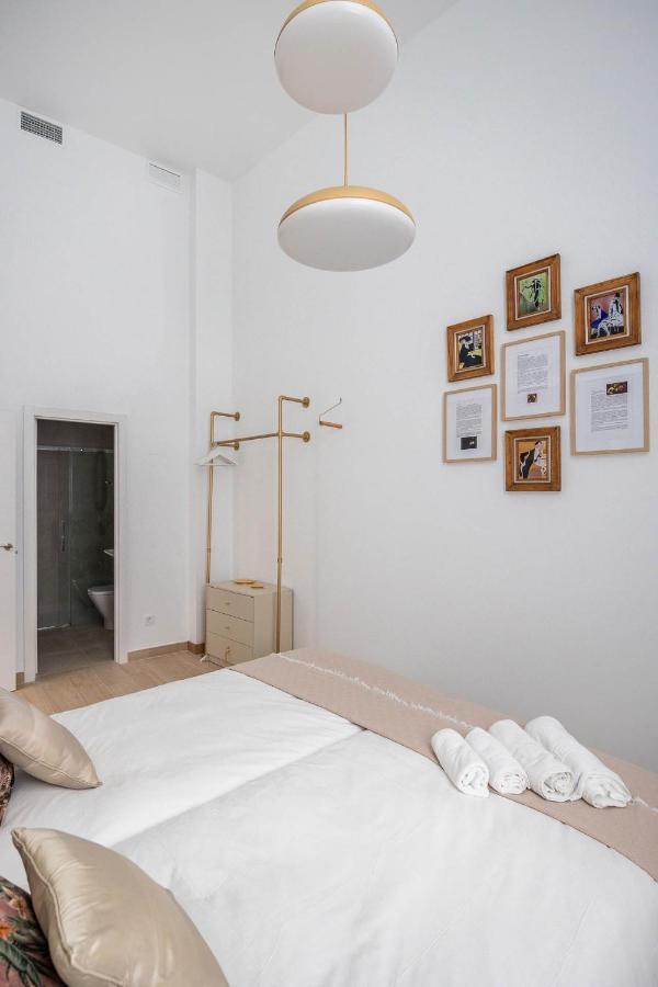 Pop Art Historia De Conde Negro Con Patio Privado Apartment Севиля Екстериор снимка
